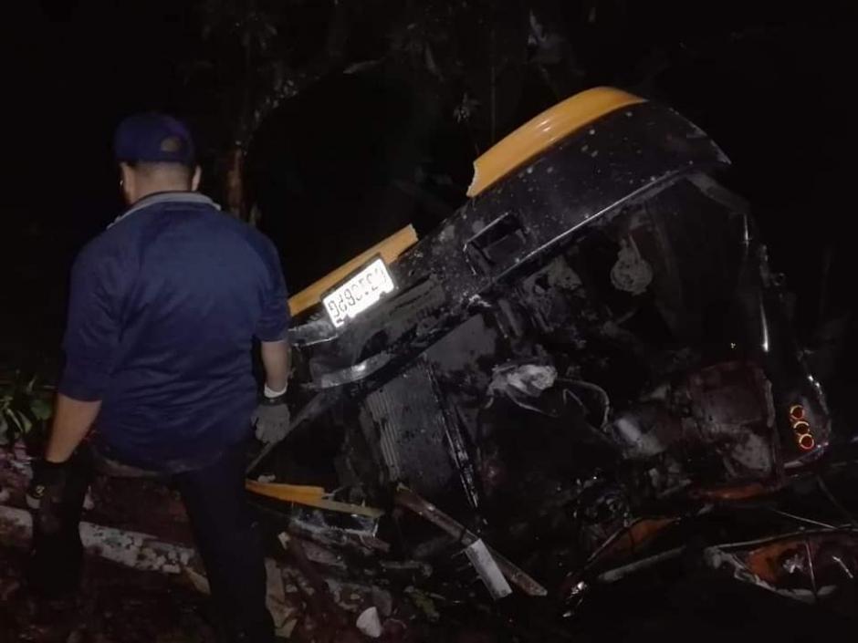 En el accidente murieron ocho personas y siete resultaron heridas. (Foto: Bomberos Municipales Departamentales)