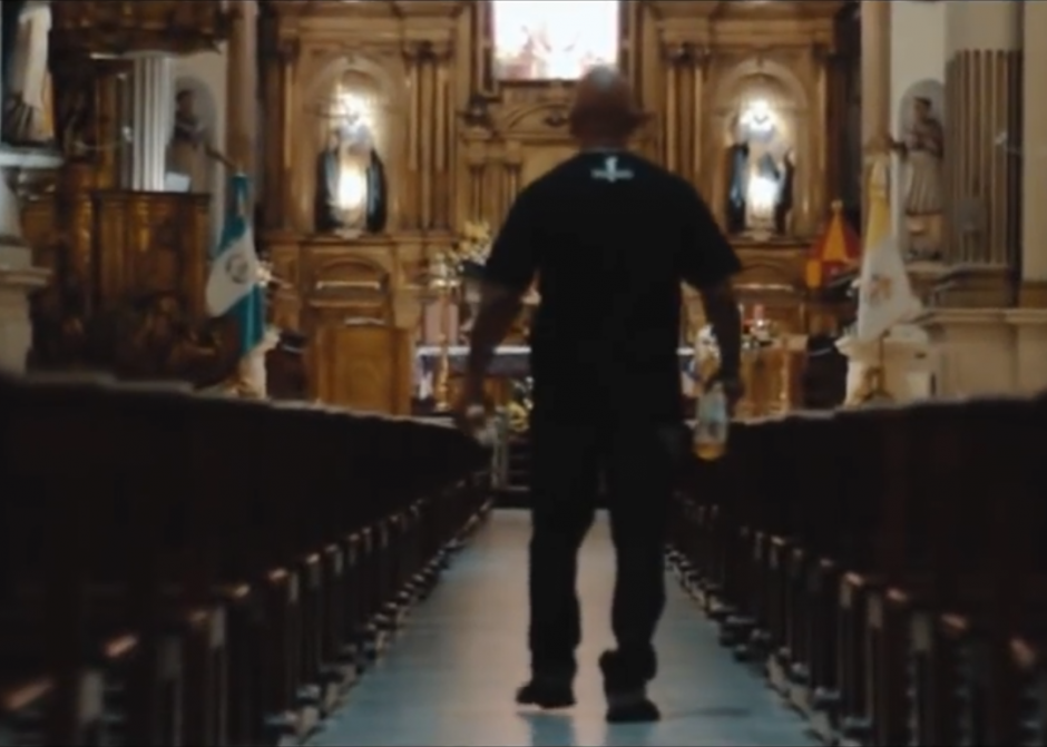 El video fue grabado dentro de uno de los templos m&aacute;s emblem&aacute;ticos de Guatemala. (Foto: captura de pantalla)