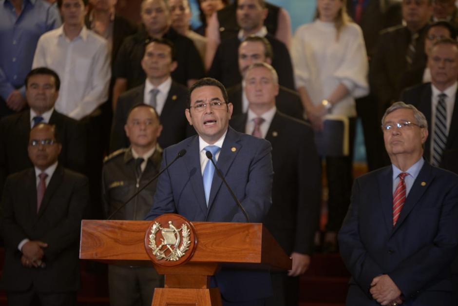 Durante la conferencia el mandatario estuvo acompañado por ministros, secretarios y señalados de corrupción. (Foto: Wilder López/Soy502)