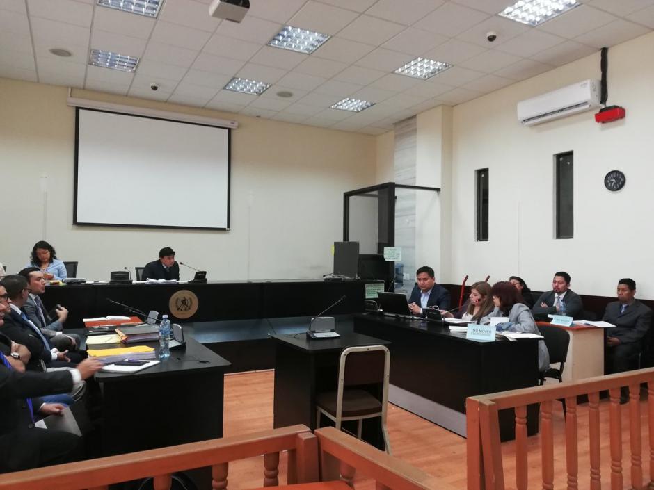 El fiscal Hugo González de la Fiscalía Especial contra la Impunidad solicitó que la audiencia se suspendiera por la ausencia del mandatario de CICIG. (Foto: Evelyn de León/Soy502)