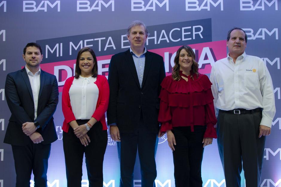 Integrantes de BAM y las fundaciones beneficiadas explicaron el funcionamiento de la plataforma digital. (Foto: Victor Xiloj/Soy502)