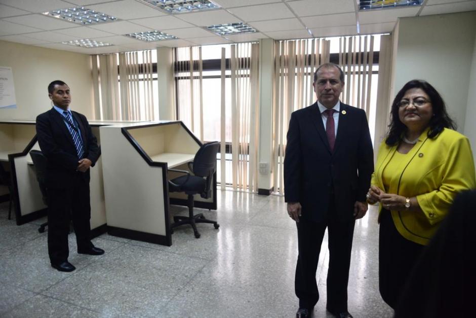 El presidente de la CSJ Nester Vásquez y la magistrada Delia Dávila durante el recorrido a las instalaciones del nuevo Juzgado de Mayor Riesgo E. (Foto: Jesús Alfonso/Soy502)