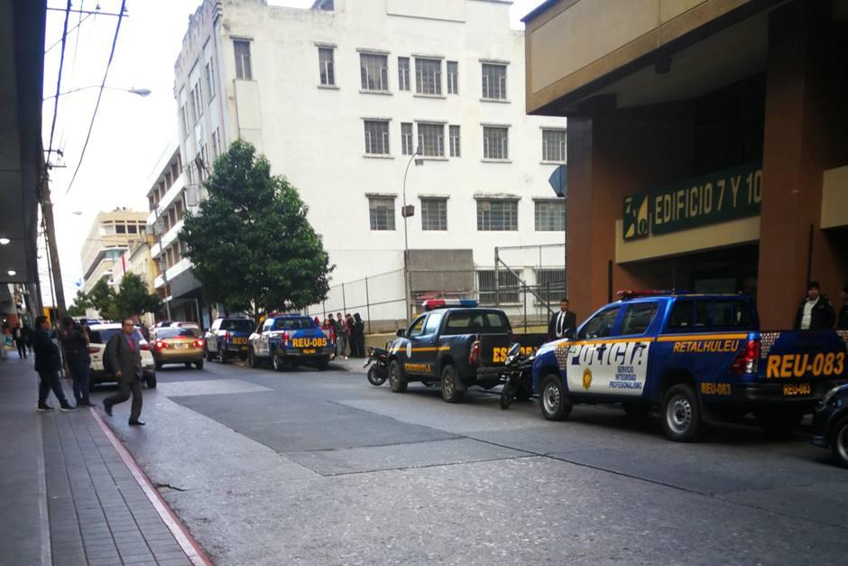 Usuarios de las redes sociales comentaron sobre el cierre del paso en la zona 1. (Foto: Twitter/@ovallelex)