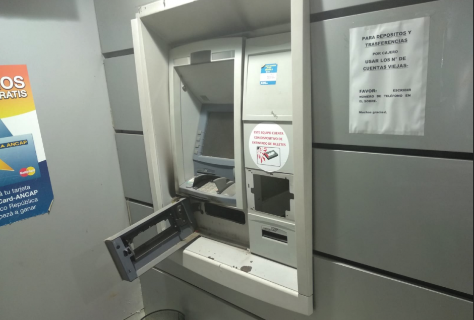 La estrategia de los delincuentes es explotar los cajeros para extraer el dinero. (Foto: Ministerio del Interior)