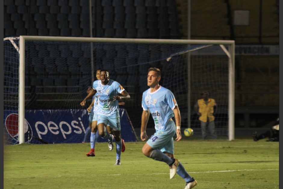 Cristian "El Cheka" Hernández llegaría este miércoles al entreno de los cremas. (Foto: Archivo/Soy502)