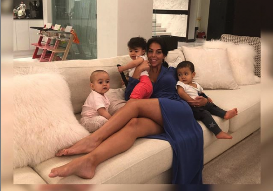 Georgina Rodr&iacute;guez y los peque&ntilde;os hijos de Cristiano Ronaldo. (Foto: Instagram)