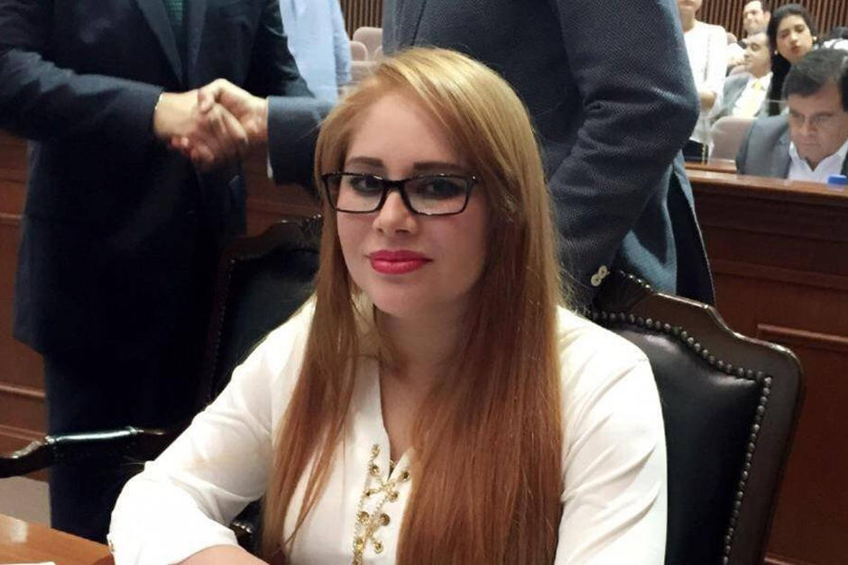 La mujer dijo que aún se siente confundida y traicionada sentimental por Joaquín Guzmán. (Foto: elPaís)