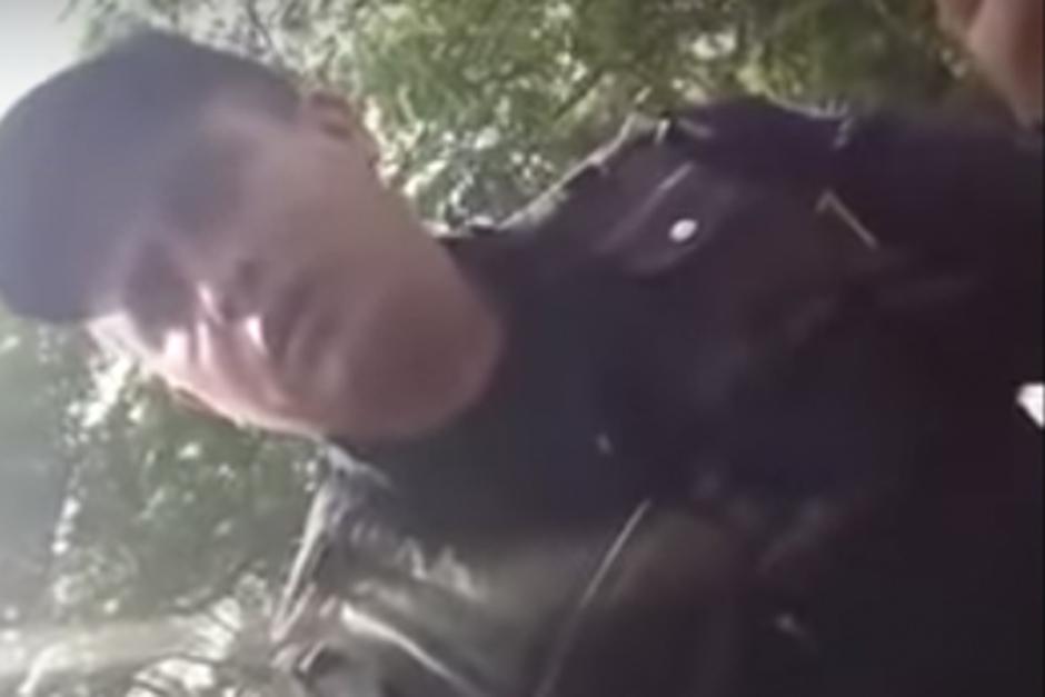 Nelson Leonel Cano Barahona es el agente de PNC que fue dado de baja al descubrirse que cobró sobornos. (Foto: captura de pantalla)&nbsp;