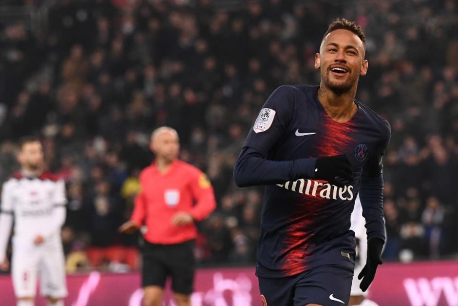 Neymar se mandó con un doblete en la goleada del PSG. (Foto: AFP)