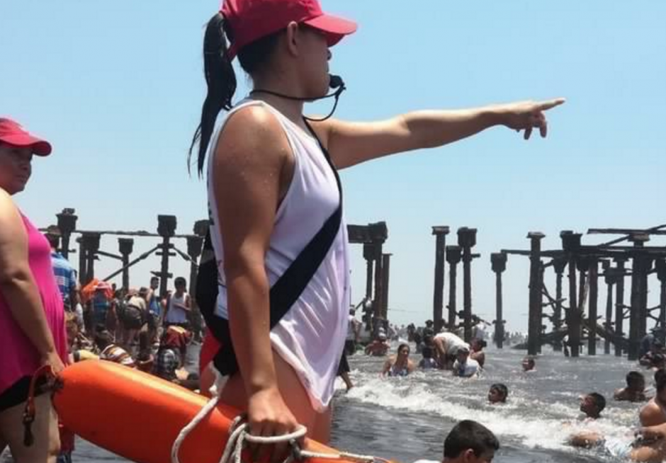 Rescatistas del Seguro Social mantienen alerta en las playas del Pac&iacute;fico. (Foto: IGSS)