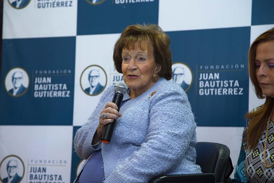 "La educación es la herramienta más importante para el desarrollo de los jóvenes y nuestro país", comentó doña Isabelita Gutiérrez de Bosh, presidenta de la Fundación Juan Bautista Gutiérrez. (Foto: Victor Xiloj / Soy502)