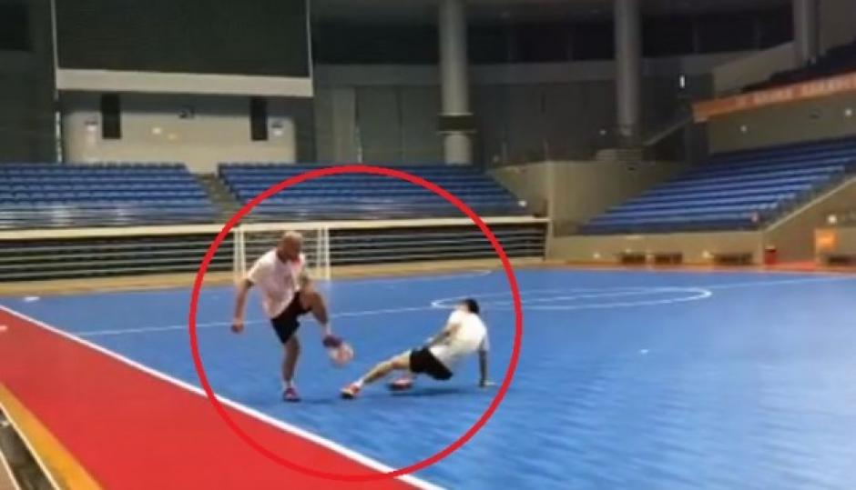 Serginho Paulista sorprende con un regate que es imposible de igualar. (Foto: Captura de video)