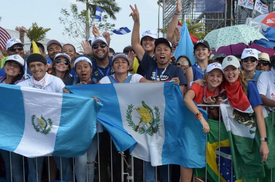 La juventud guatemalteca se desplazó hasta ciudad de Panamá. (Raúl Arboleda/AFP)