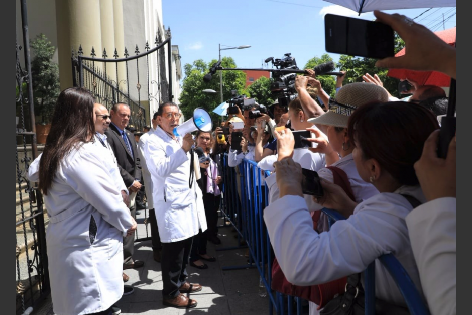 M&eacute;dicos que trabajan para el MSPAS han solicitado un incremento salarial desde el a&ntilde;o pasado. (Foto: Archivo/Soy502)