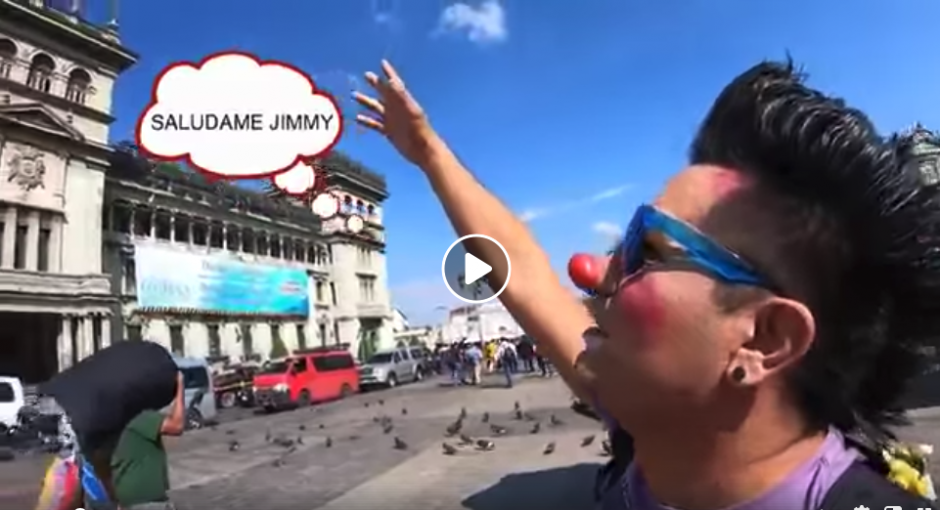 Los Destrampados de visitaron Guatemala en busca de Jimmy Morales. (Foto: Captura de video)