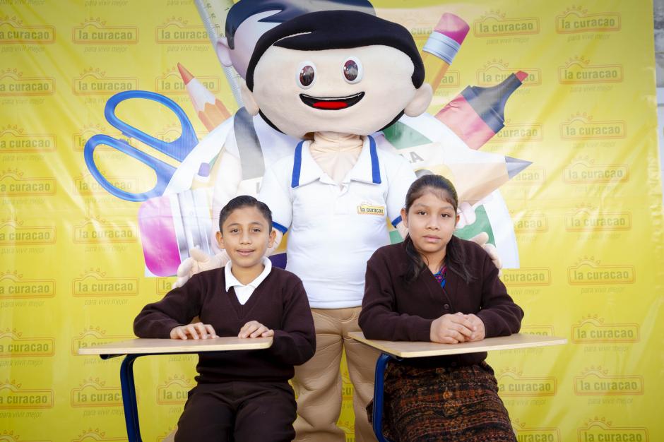 Alumnos de más de mil escuelas han sido beneficiados con las donaciones de La Curacao. (Foto: George Rojas/Soy502)