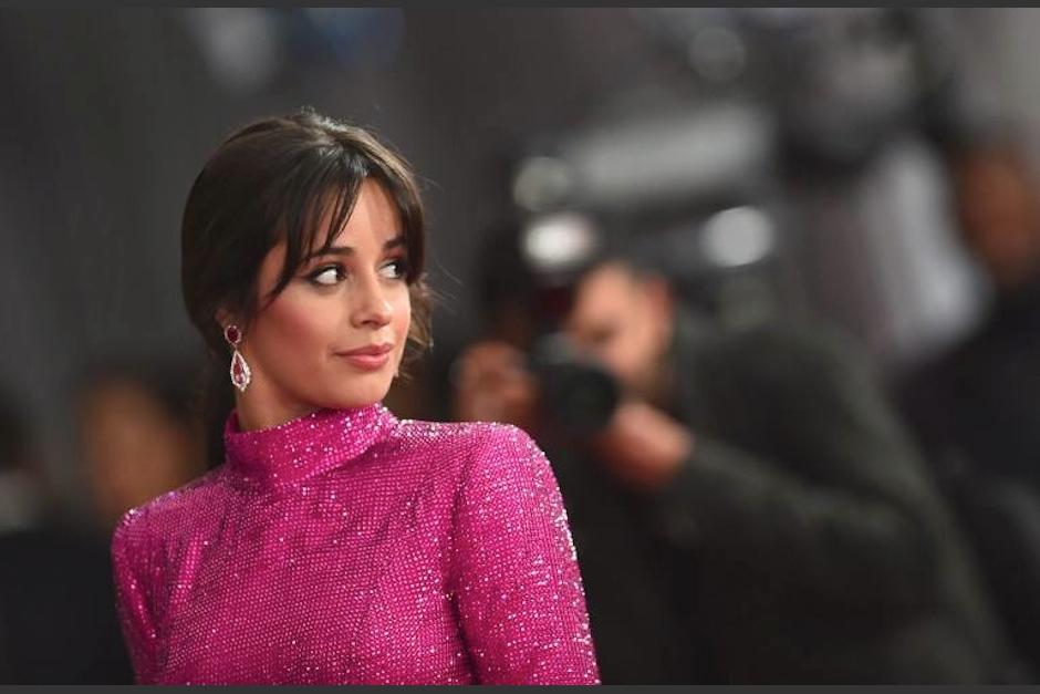 Camila Cabello deslumbr&oacute; tanto en su show, como en la alfombra de los Grammy. (Foto: AFP)&nbsp;