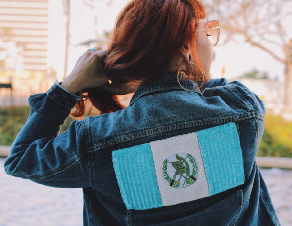 Una chaqueta con la bandera de Guatemala se populariz&oacute; en Los &Aacute;ngeles. (Foto: Hija de tu madre)&nbsp;