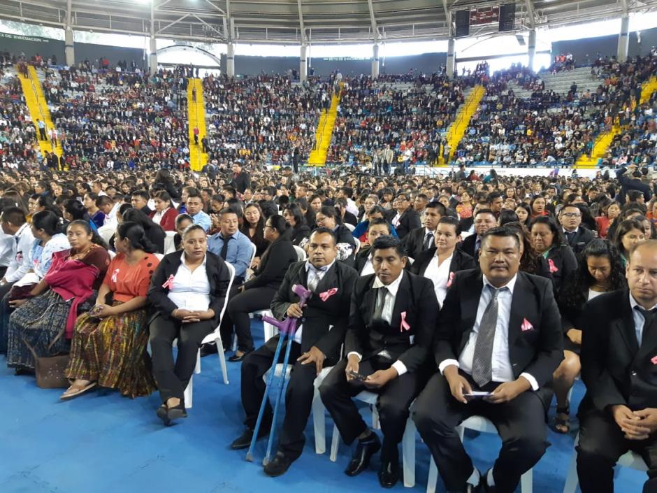 Este d&iacute;a se graduaron m&aacute;s de dos mil maestros de una carrera t&eacute;cnica universitaria. (Foto: AGN)
