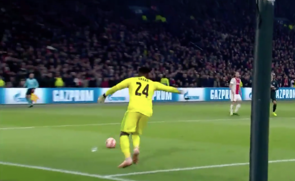 Onana se disponía a despejar pero un vaso de cerveza se le cruzó en el camino. (Foto: Captura de video)