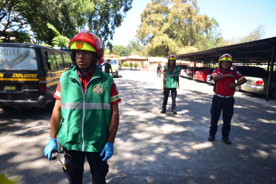 Los Bomberos Municipales llegaron al luar de los hechos para atender la emergencia. (Foto: Jesús Alfonso/Soy502)&nbsp;