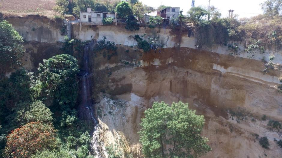Vecinos de las colonias Berl&iacute;n y Hamburgo en San Crist&oacute;bal, zona 8 de Mixco, reportaron retumbos. (Foto: Conred)