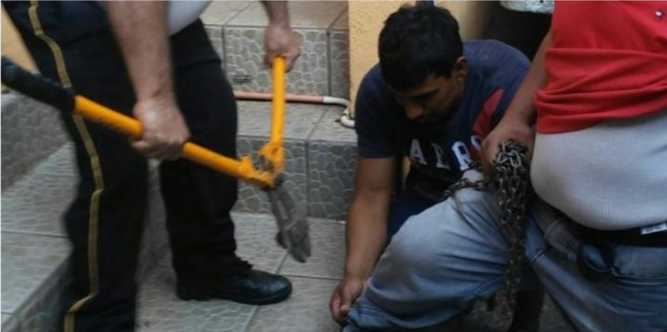 El hombre lleg&oacute; como pudo a los Bomberos y pidi&oacute; ayuda. (Foto: captura pantalla)&nbsp;