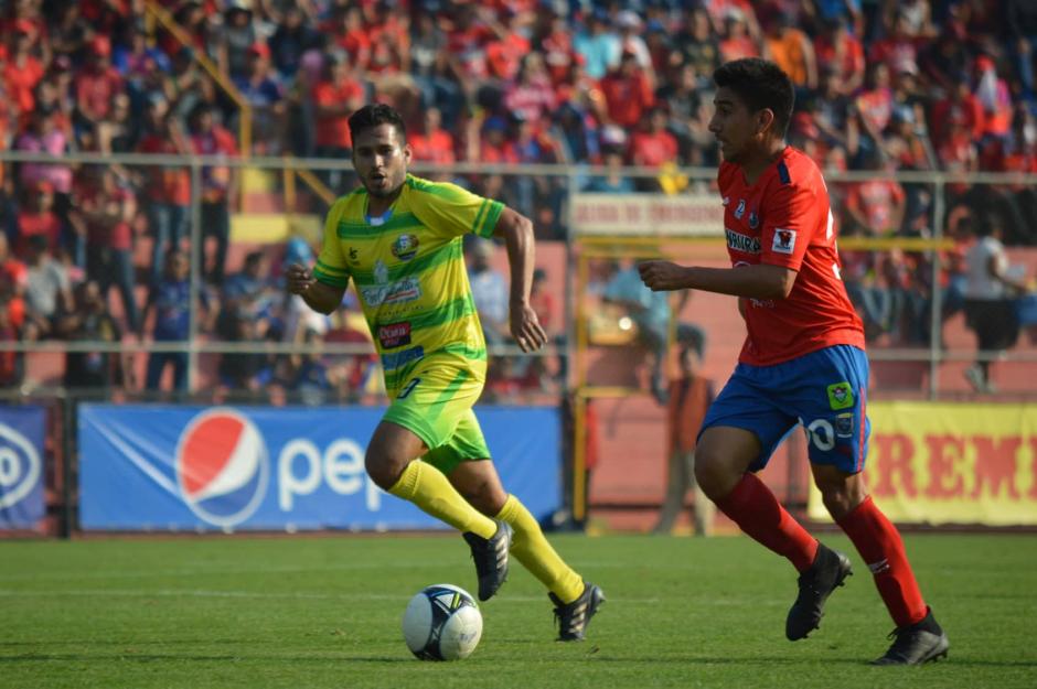 Los rojos tuvieron un partido muy cerrado frente a Chiantla. (Foto: Rudy Martínez/Soy502)