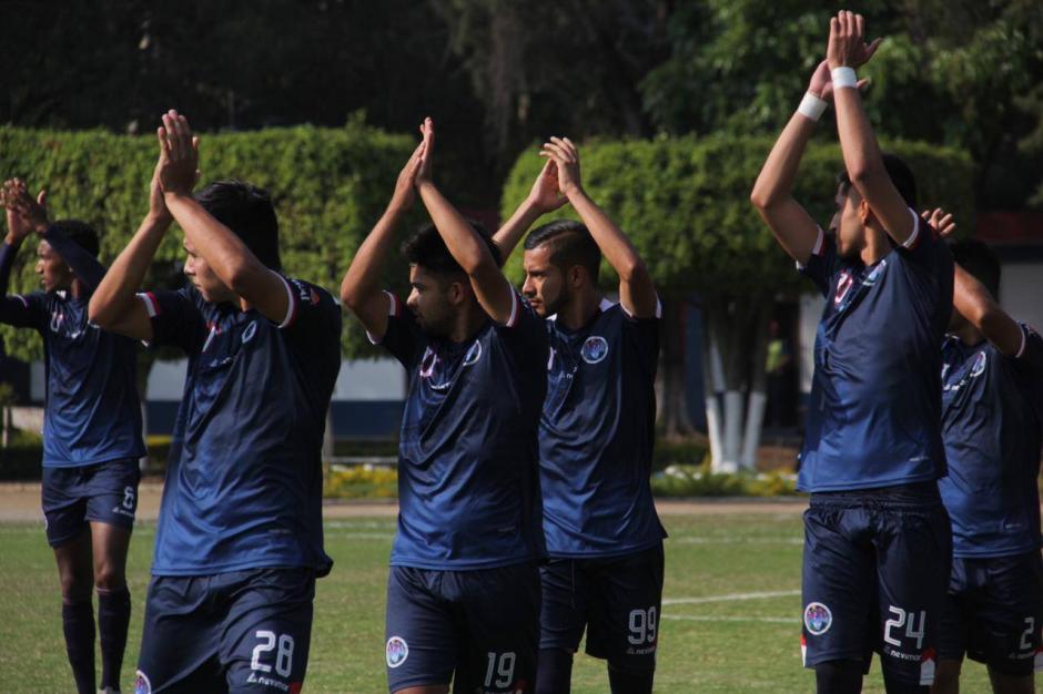 Aficionados y jugadores se cruzaron de palabras en el estadio Revoluci&oacute;n. (Foto cortes&iacute;a: Javier Del Cid)