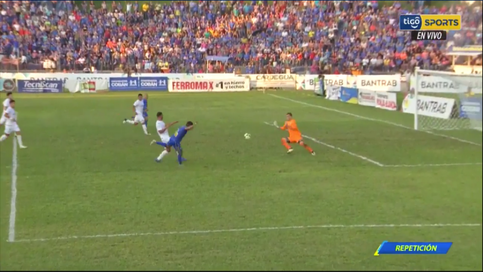 El cuadro cobanero ha sorprendido a los visitantes que han mostrado pocas armas en el ataque y la defensiva. (Captura Video)