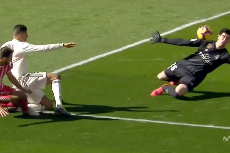 El arquero atajó un tiro con la nariz en el inicio de las acciones. (Foto: Captura de Pantalla)&nbsp;
