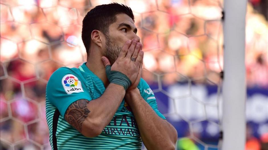 La terrible maldici&oacute;n que persigue a Luis Su&aacute;rez, quien tiene mucho tiempo sin anotar fuera del Camp Nou. (Foto: AFP)