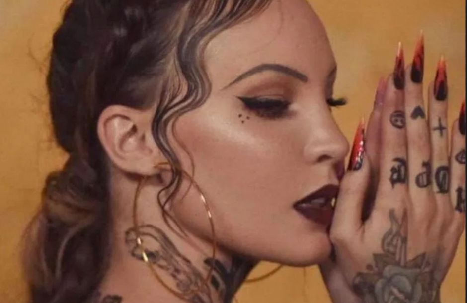 La cantante crey&oacute; que su llok marc&oacute; tendencia y acus&oacute; a la hija de una presentadora de copiarle. (Foto: Instagram)&nbsp;