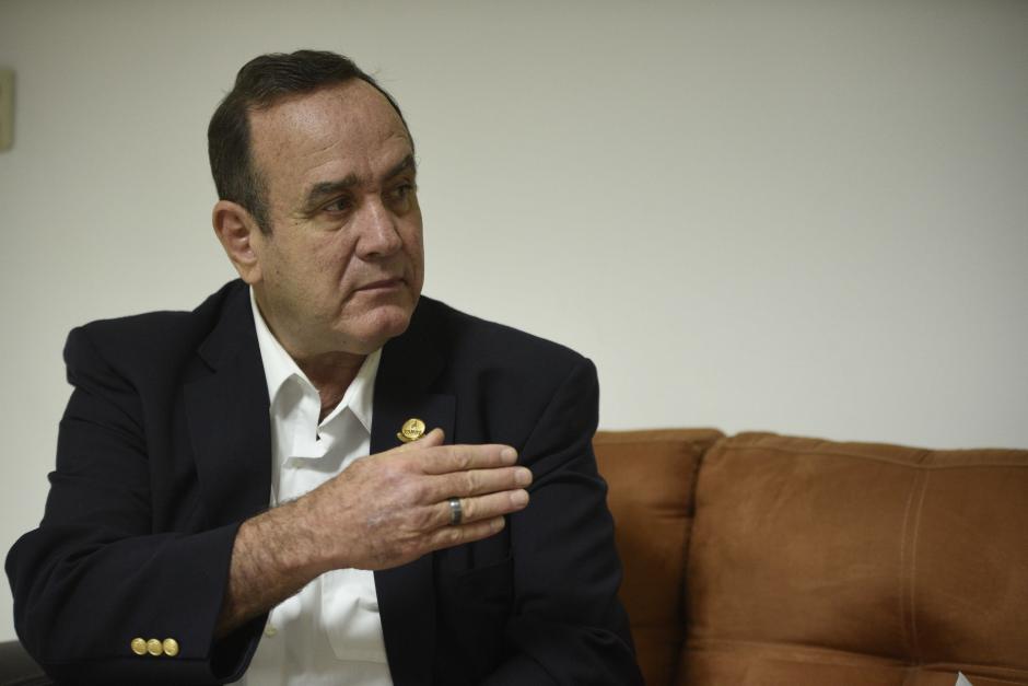 Giammattei no se refirió a si es necesaria o no la compra de los aviones de combate. (Foto: Archivo/Soy502)