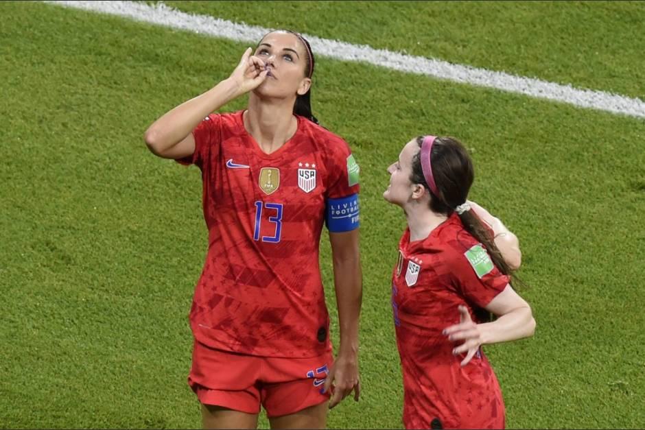 La delantera de la selecci&oacute;n femenil estadounidense, Alex Morgan, aclar&oacute; que fue un homenaje a la frase "ese es el t&eacute;" (Foto: AFP)