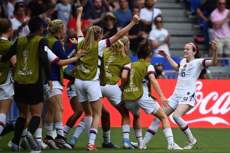 As&iacute; fue el festejo de Estados Unidos en el partido ante Holanda, por el t&iacute;tulo mundial. (Foto: AFP)