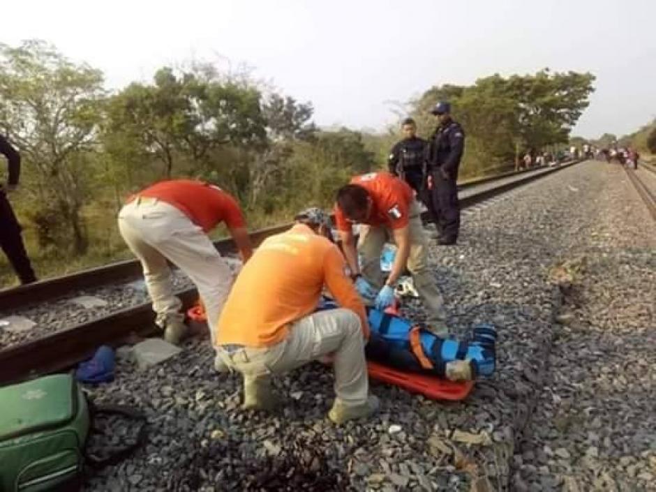 Ni&ntilde;o guatemalteco fue hallado abrazado al cad&aacute;ver de su padre. (Foto: Excelsior)