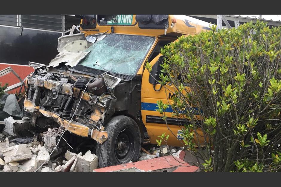 El bus transporta personas desde la zona 1 hacia la zona 8 de Mixco. (Foto: Bomberos Voluntarios)&nbsp;