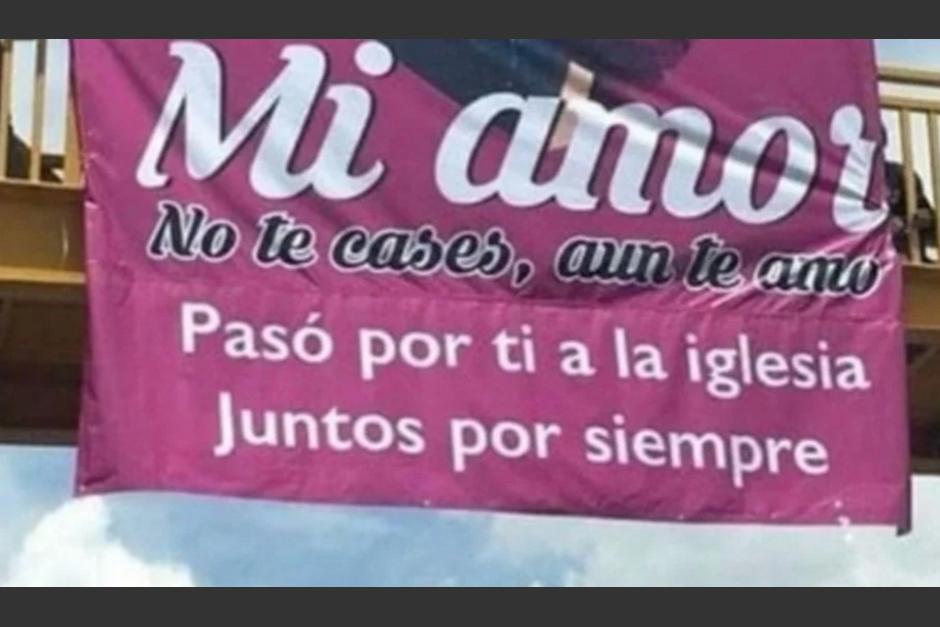 "MI amor no te cases, aún te amo, paso por ti a la iglesia", decía el mensaje. (Foto: La Vanguardia)