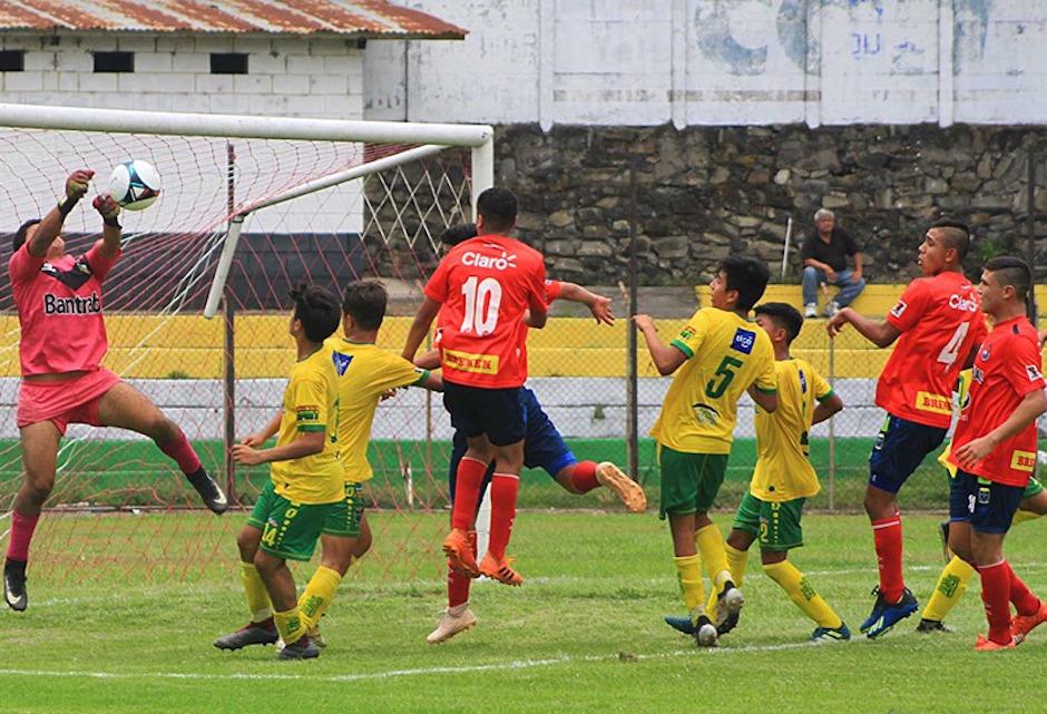 Municipal y Petapa se enfrentaron en la &uacute;ltima final del Torneo Sub-15. (Foto: Prensa Municipal)