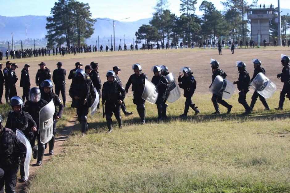 Mil 400 polic&iacute;as participan en el allanamiento a la c&aacute;rcel Cantel en Quetzaltenango. (Foto: PNC)&nbsp;