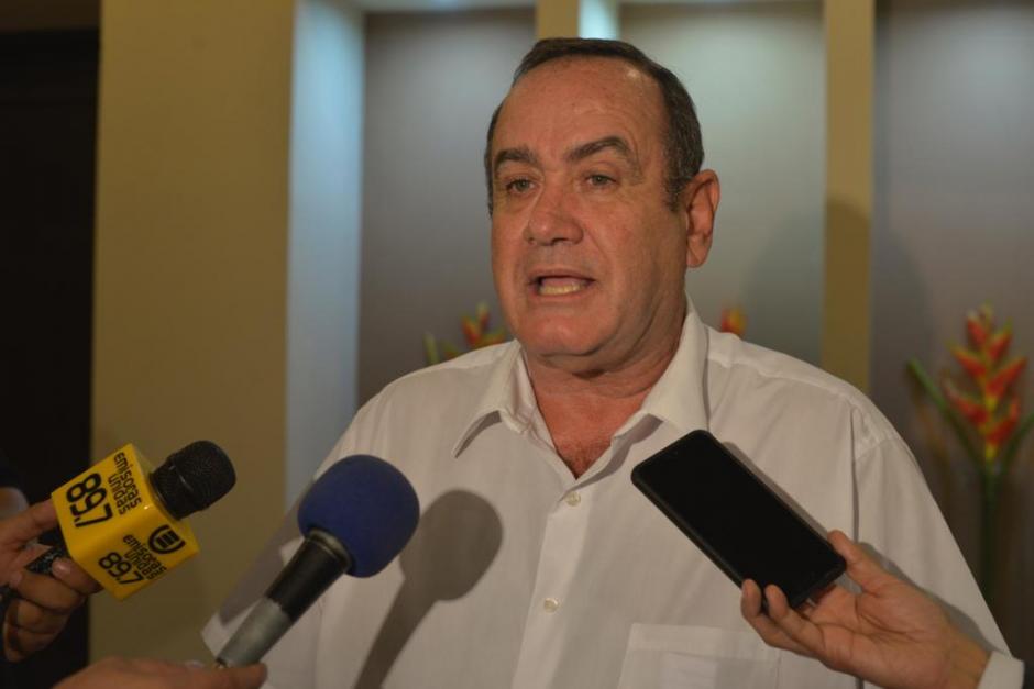 Giammattei señaló que solo los niños, ancianos y discapacitados serán beneficiarios de los programas sociales. (Foto: Archivo/Soy502)