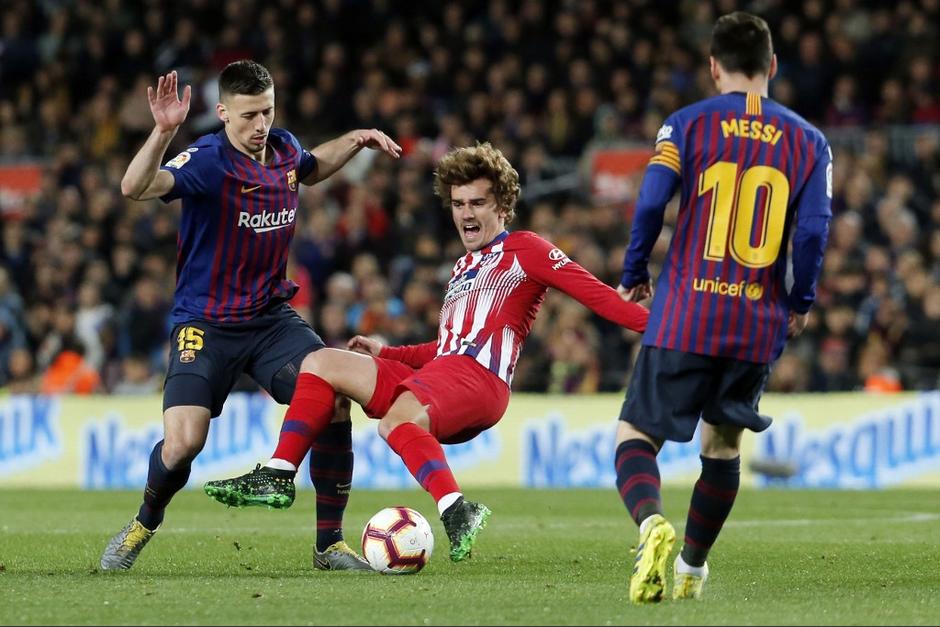 Antoine Griezmann durante un partido del Atlético de Madrid ante el Barcelona. (Foto: AFP)
