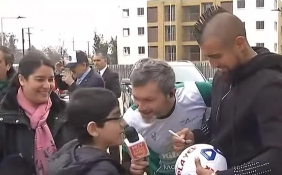 Ignacio recibi&oacute; ayuda de muchas personas para poder llenar su &aacute;lbum de la Copa Am&eacute;rica. (Foto: captura de video)