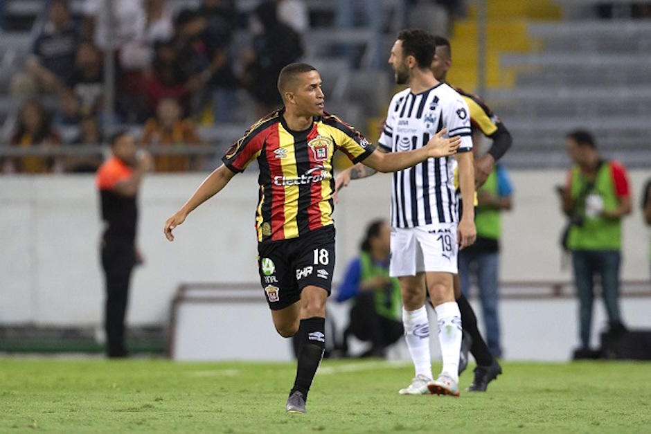 Marvin Ceballos festeja su primera anotación con la camisola de Leones Negros. (Foto: Milenio)