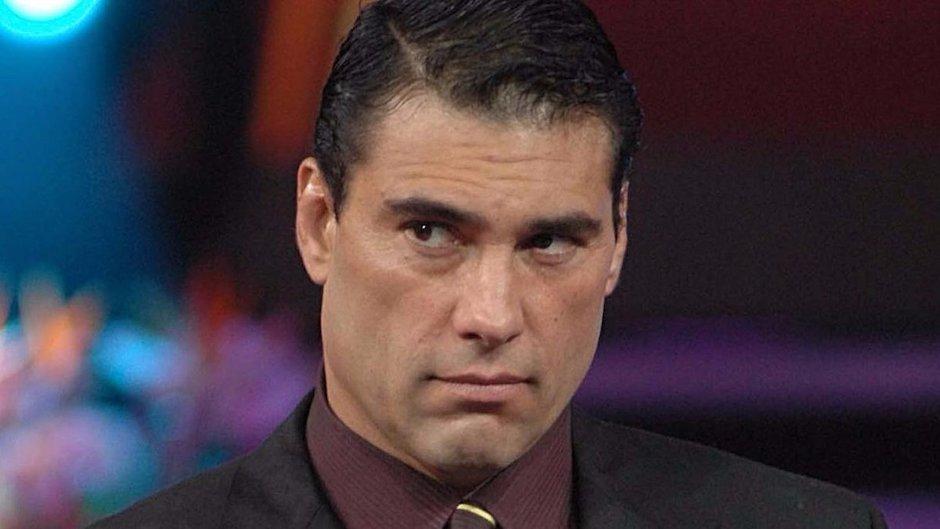 La violenta reacción de Eduardo Yáñez con un reportero(02)