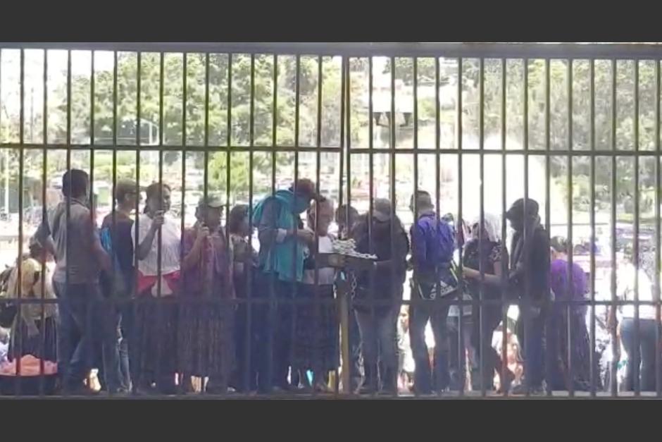 Cierran las puertas principales del Palacio de Justicia. (Foto: captura de pantalla)&nbsp;