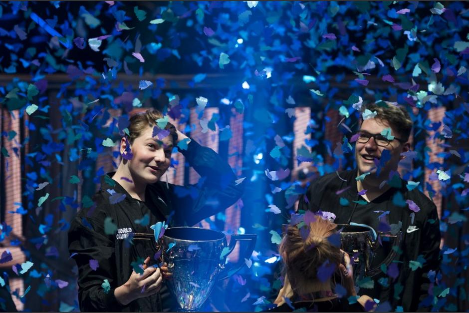 Los muchachos se llevaron un jugoso premio tras su participaci&oacute;n en la competencia de d&uacute;os. (Foto: AFP)