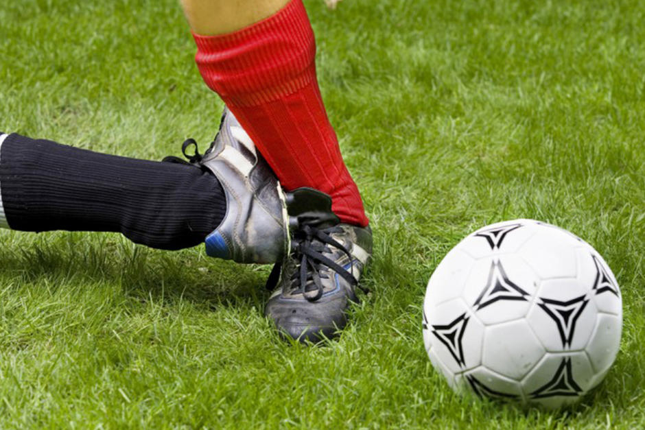 El jugador grita del dolor al caer al suelo (Imagen ilustrativa: Revistacabal)