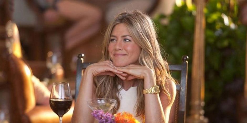 Seg&uacute;n un nuevo libro, titulado "Friends with Benefits", Aniston parece haber ganado la batalla a Angelina Jolie, pues cada vez luce mejor. (Foto: Fotogramas)